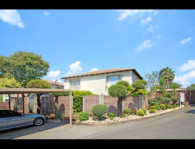 2 BEDROOM TOWNHOUSE FOR SALE IN NORTH RIDING